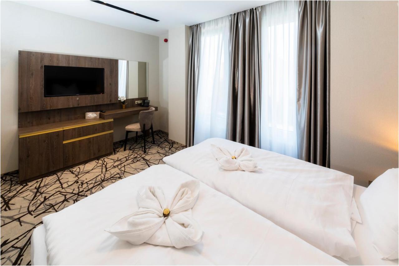Hotel Szatmari & Etterem Jászberény Eksteriør billede