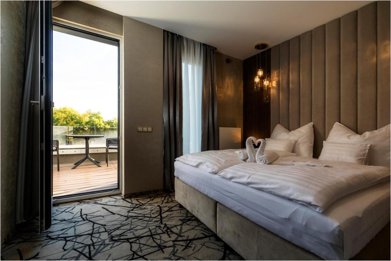 Hotel Szatmari & Etterem Jászberény Eksteriør billede