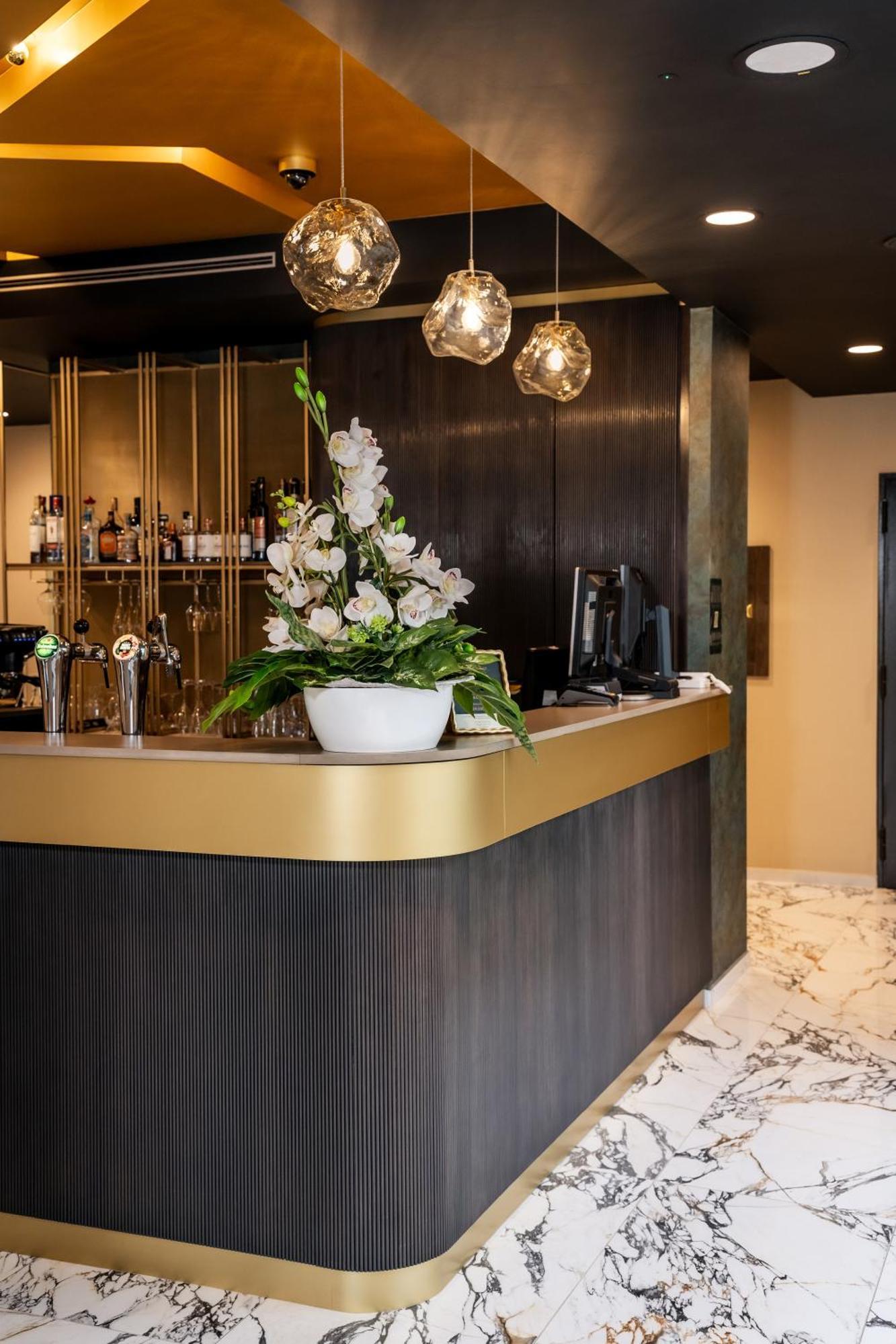 Hotel Szatmari & Etterem Jászberény Eksteriør billede
